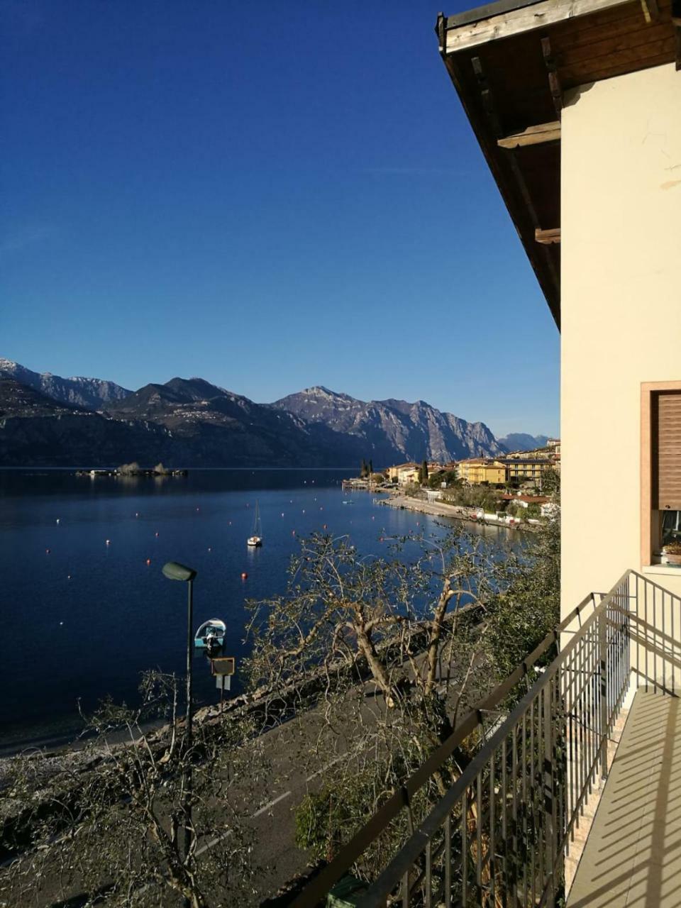 Casa Ines Fronte Lago Lejlighedshotel Brenzone sul Garda Eksteriør billede