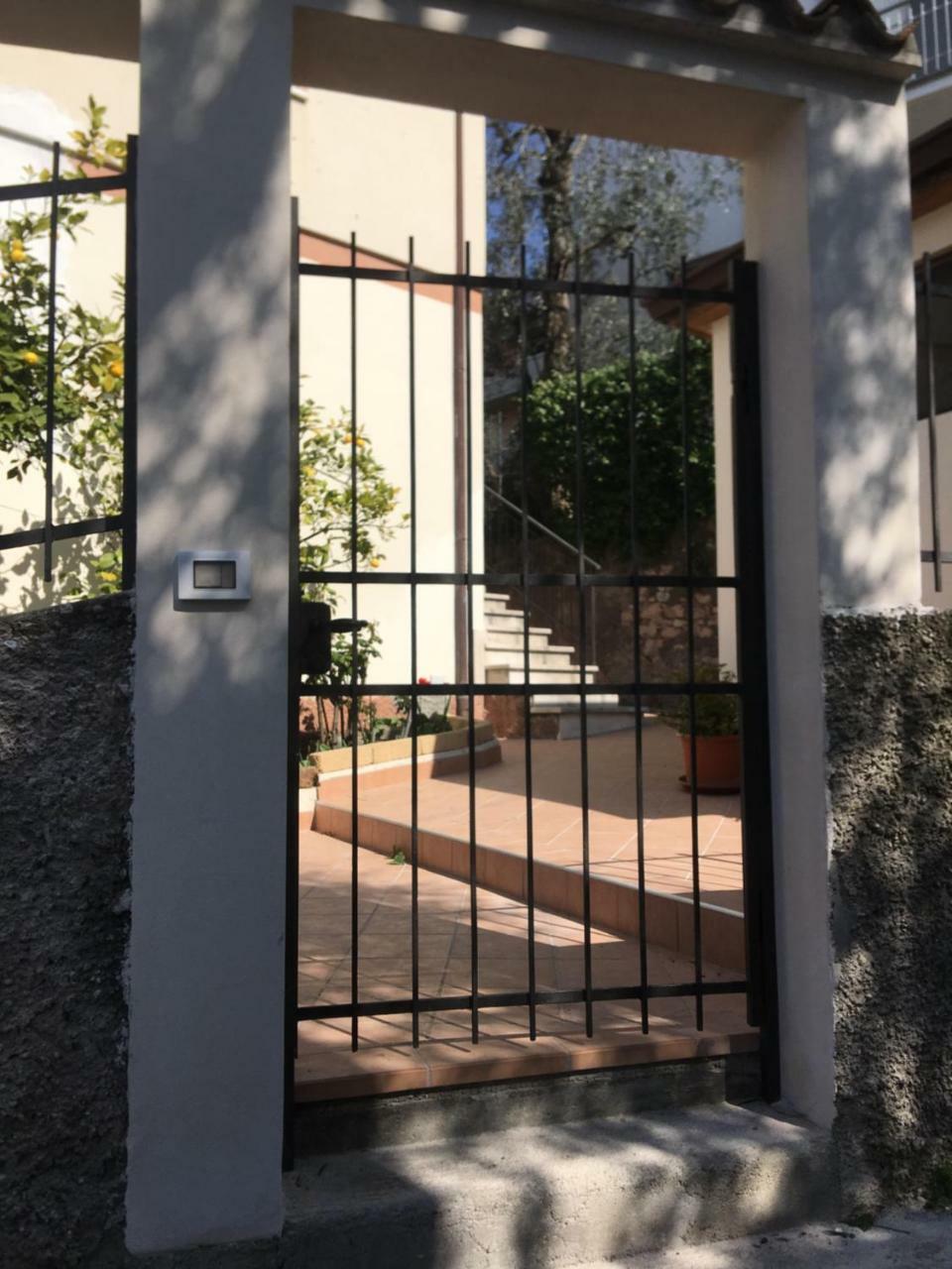 Casa Ines Fronte Lago Lejlighedshotel Brenzone sul Garda Eksteriør billede