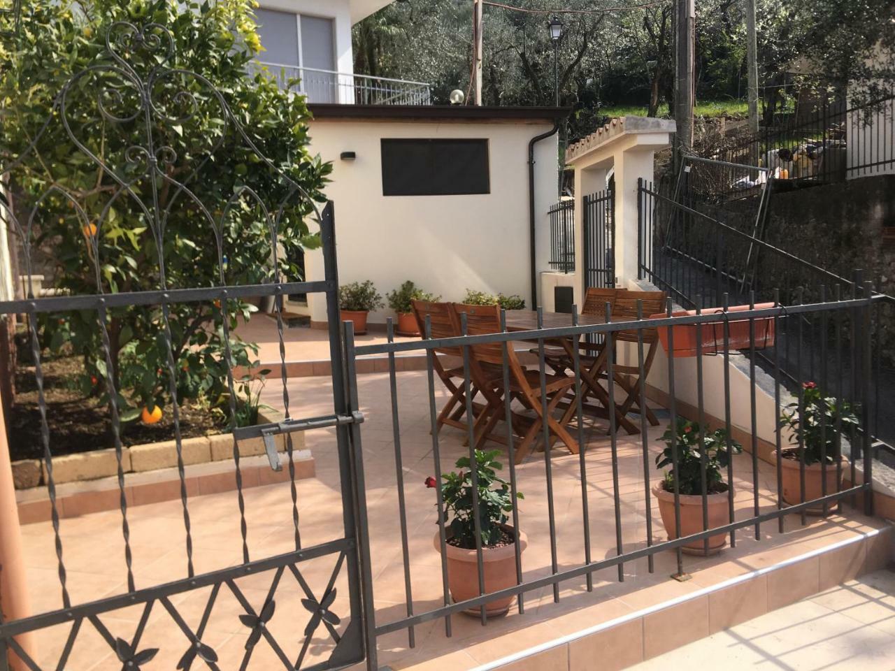 Casa Ines Fronte Lago Lejlighedshotel Brenzone sul Garda Eksteriør billede