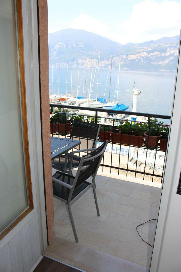 Casa Ines Fronte Lago Lejlighedshotel Brenzone sul Garda Eksteriør billede