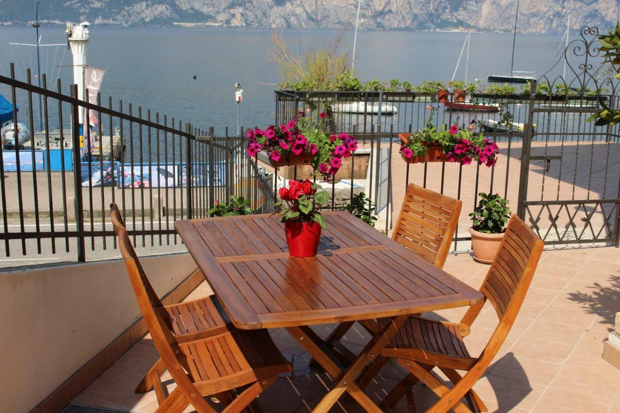 Casa Ines Fronte Lago Lejlighedshotel Brenzone sul Garda Eksteriør billede